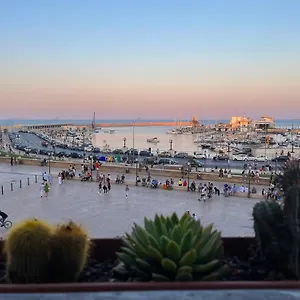Finestra Sul Mare , Bari Italien